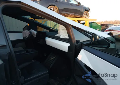 2024 Tesla Cybertruck Cyberbeast z USA, uszkodzony, nr VIN 7G2CEHEE0RA015544